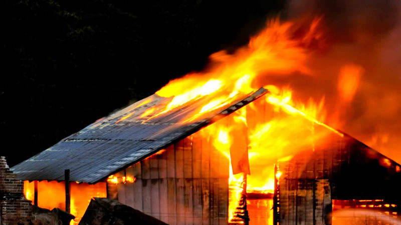 Xaçmaz: 325 kv.m olan tövlədə yanğın baş verib