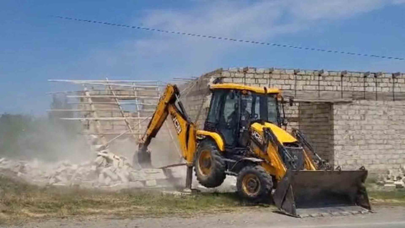 FHN: Qubada qanunsuz tikili sökülüb