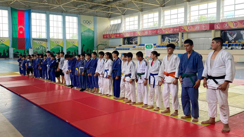 İsmayıllı: Əməkdar məşqçi gənc cüdoçulara ustad dərsi keçib