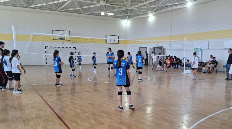 12 voleybol komandası Siyəzəndə gücünü sınayıb