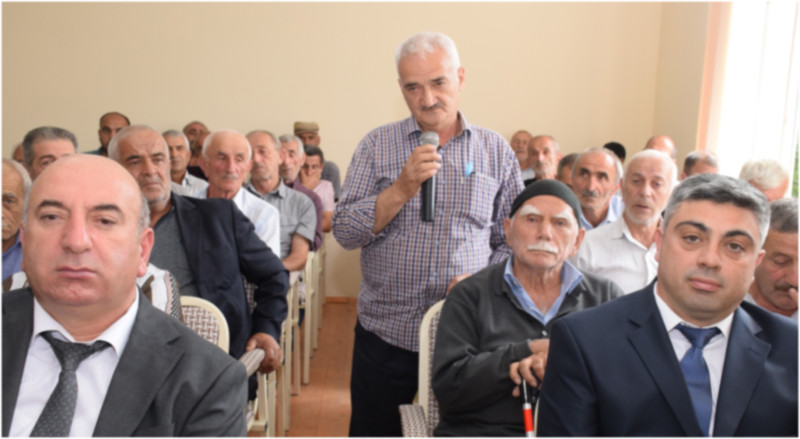 İcra başçısı Ərməki kəndində sakinləri qəbul edib