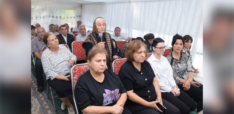 İcra başçısı Əski İqrığ sakinlərini dinləyib
