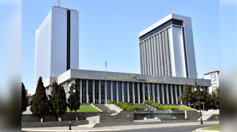 Yeni deputatların aylıq maaşları bəlli olub