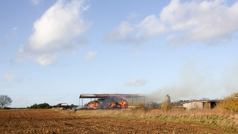 İsmayıllıda tövlə və ot bağlamaları yanıb