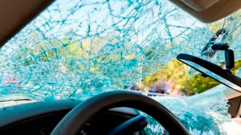 Şəkidə avtomobil dərəyə aşıb