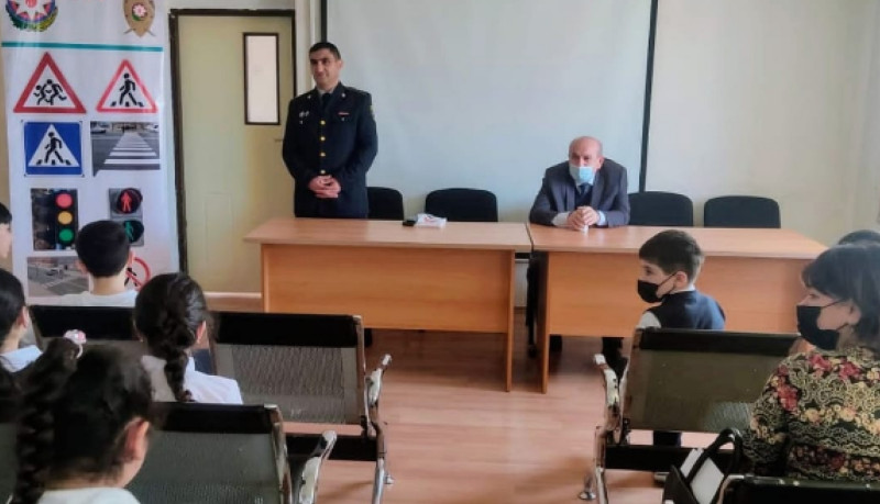 Yol polisi Quba məktəbliləri ilə görüş keçirib