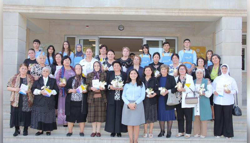 Xaçmazda təqaüddə olan pedaqoqlara bayram töhfəsi