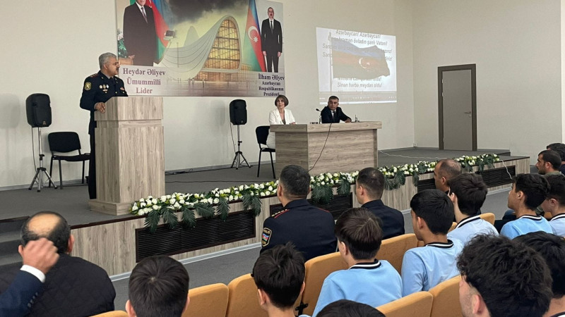 Siyəzən polisi məktəblilərlə görüşüb