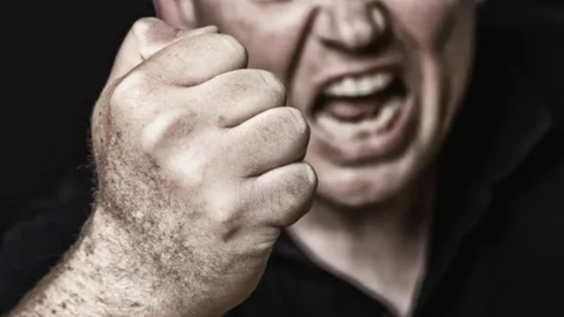 Xaçmazda fiziki qüsurlu kişi döyülüb