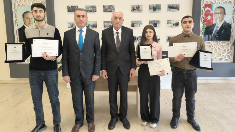 İsmayıllının ən çox bal toplayan məzunları mükafatlandırıldı