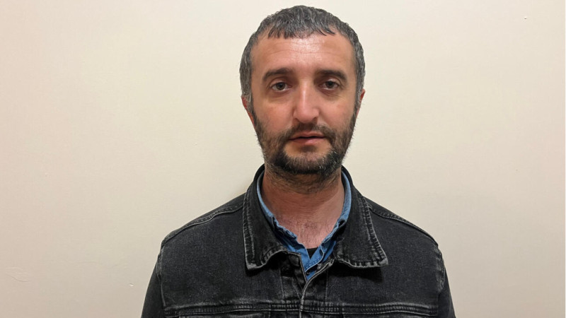 Ev vermək adı ilə tanışını aldatdı, qolu qandallandı