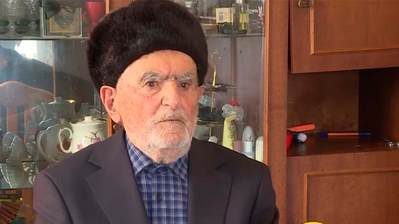 Yüz yaşlı Bəyəli kişi: “Səhərlər balla kərə yağı yeyirəm”