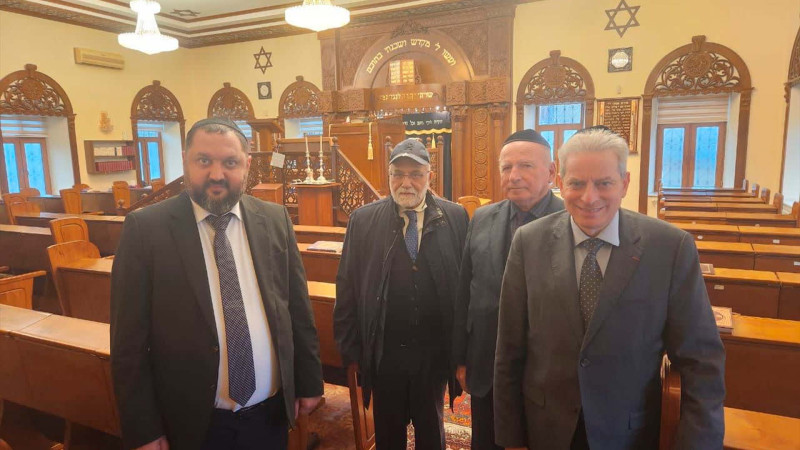 Moşe Levin Qırmızı Qəsəbəni ziyarət edib