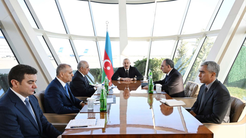 Prezident İlham Əliyev təyyarə qəzası ilə bağlı müşavirə keçirib