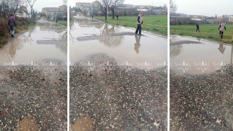 Timiryazev sakinləri yolu suyun içi ilə gedirlər - FOTO