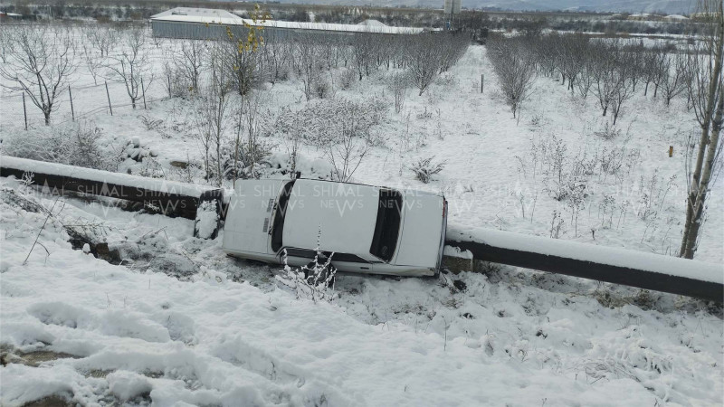 Qubada avtomobil dərəyə aşıb - VİDEO