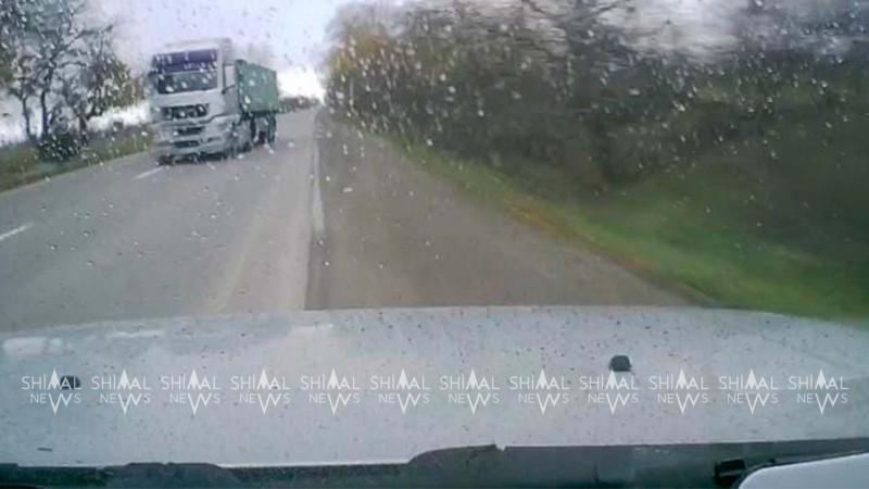 Şabranda yük maşını təhlükə yaratdı - VİDEO