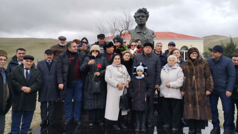 Müşfiqsevərlər Xızıda nakam şairin xatirəsini anıblar