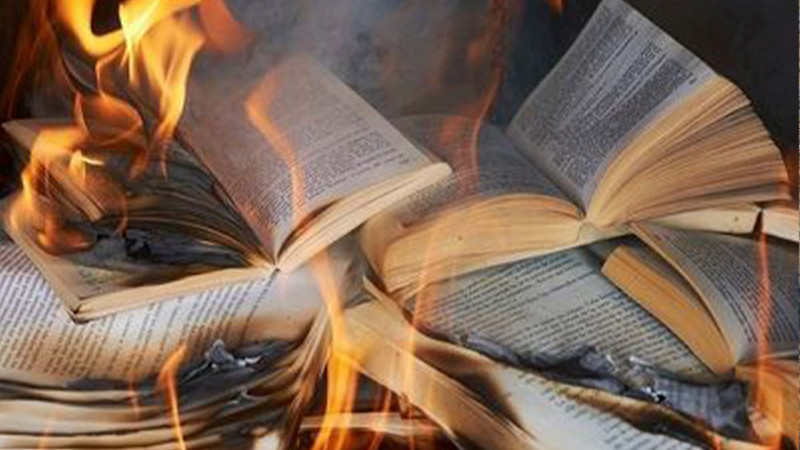 Xaçmazda kitabxana yanıb