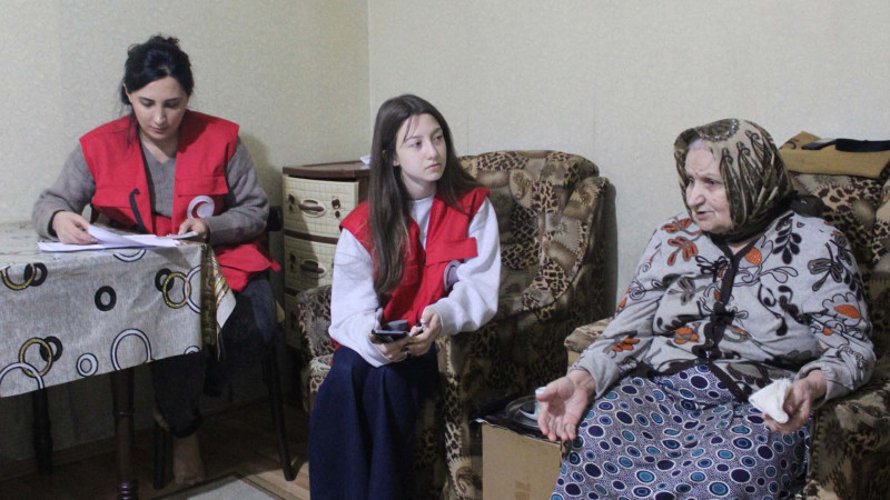 Azərbaycanda bir qrup ailəyə 300 manat yardım olunub