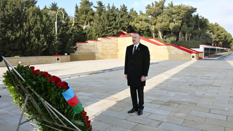 Prezident Şəhidlər xiyabanında - FOTO