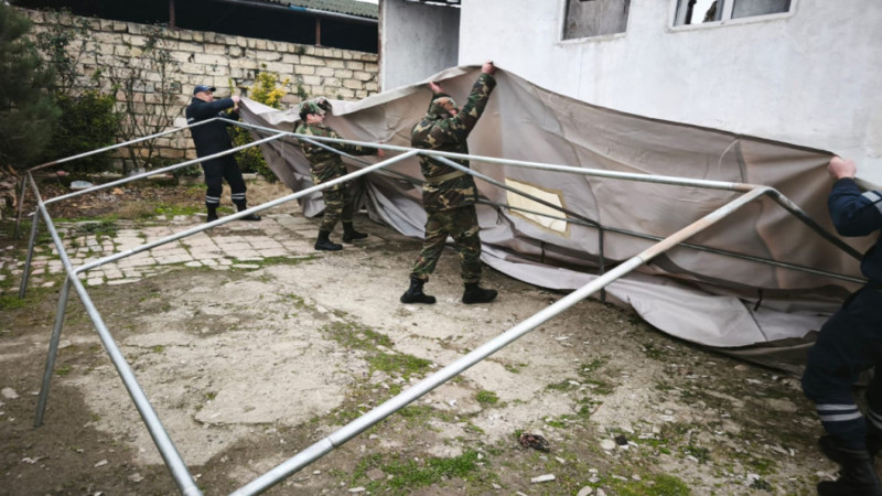 Şabranda ev yararsız hala düşdü - Ailə çadıra yerləşdirildi