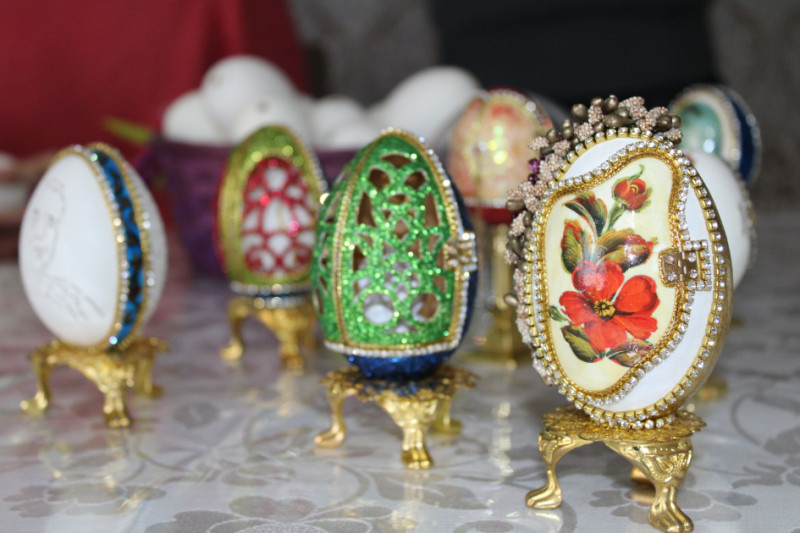 Ördək, qaz və dəvəquşu yumurtasından manikür aləti ilə hazırlanan suvenirlər - FOTO