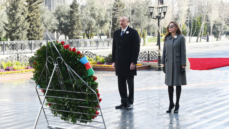Prezident və xanımı Xocalı soyqırımı abidəsini ziyarət ediblər