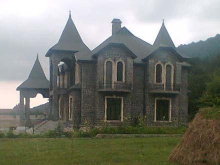 Şimaldakı villalar eks-nazirlərə baş bəlası olub - SATA BİLMİRLƏR