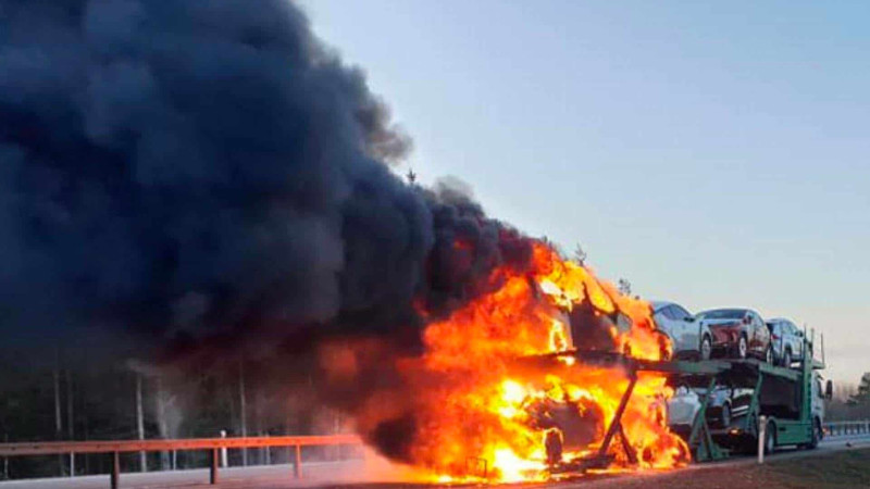 Şamaxıda “BMW” yanıb