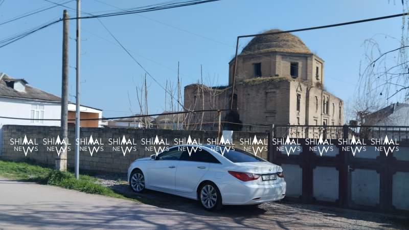 Xaçmazda baxımsız qalan tarixi kilsənin girişi labirintə çevrilib – FOTO