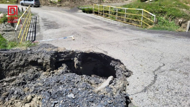 Xınaqlıda körpü çökür