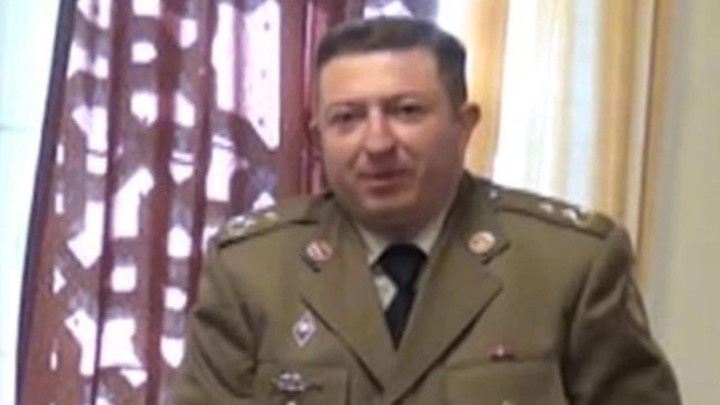 Nazir rəisi təqaüdə göndərdi