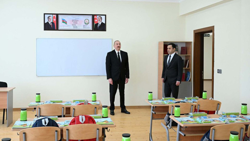 Prezident İsmayıllıda liseyin açılışında iştirak edib