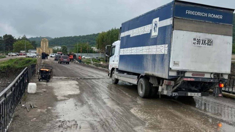 Qubada uçan körpü müvəqqəti təmir olunub