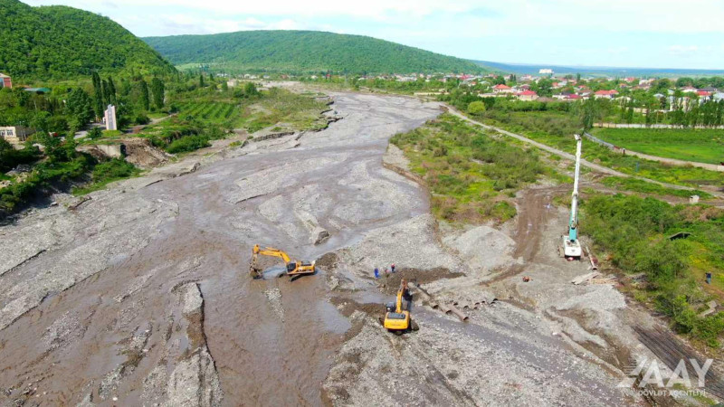 Qaraçay çayı üzərində yeni körpünün inşasına başlanılıb - VİDEO