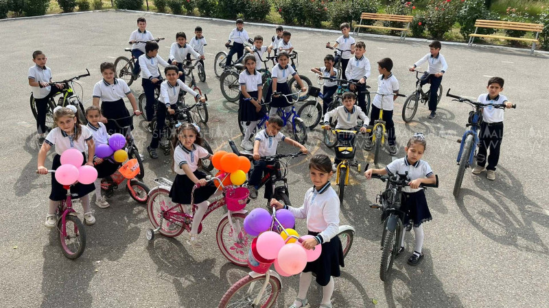 Xaçmazda balaca məktəblilər veloyürüş keçirib - VİDEO