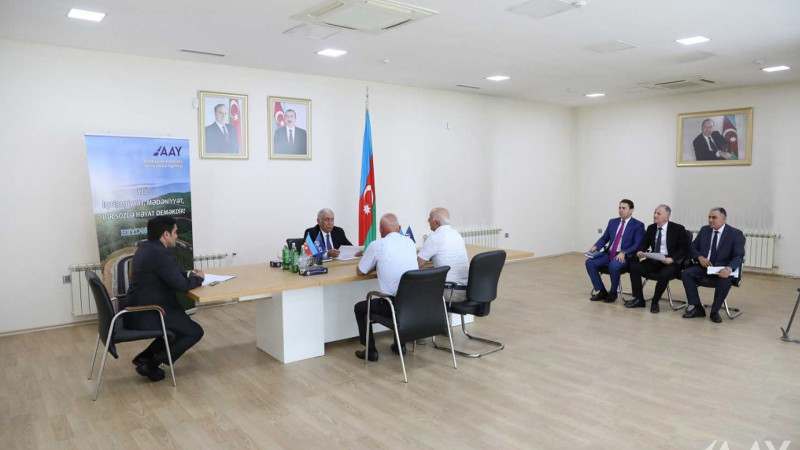 Yol problemi ilə üz-üzə qalanlar Saleh Məmmədovla görüşdülər