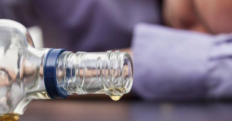 Oğuza qona gələn qadın sirkə turşusundan öldü