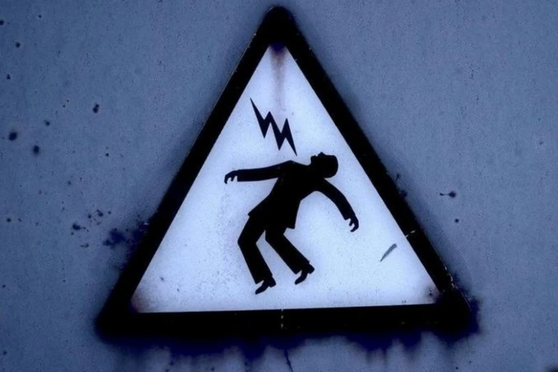 Siyəzən sakinini və inəklərini elektrik cərəyanı vurdu