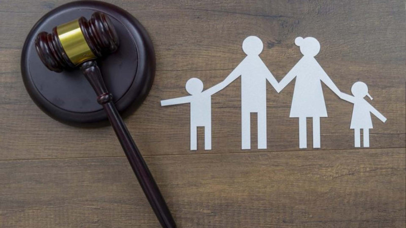 Aliment ödəməyən qadın 500 manat cərimələndi