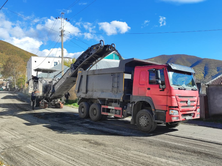 Şəkinin küçələri asfaltlanır, amma narazılıqlar da var