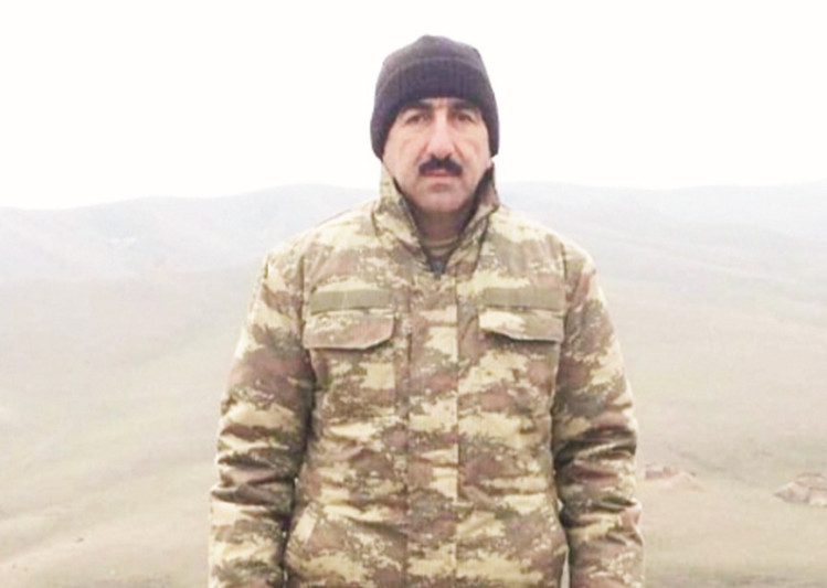 Şagirdləri ilə çiyin-çiyinə döyüşən Altay müəllim