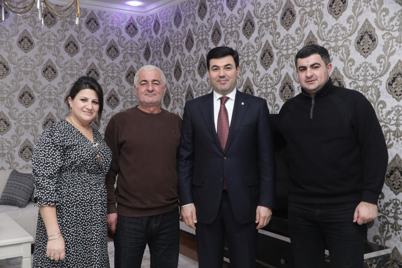 Xaçmaz Rayon İcra başçısı şəhid ailəsini ziyarət edib