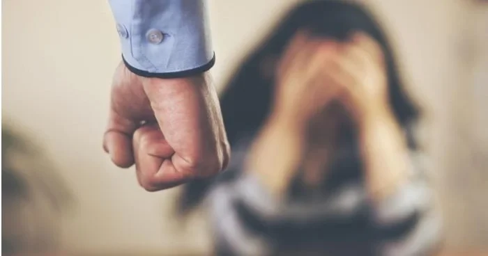 Qusarda qadın onu döyən sevgilisini bağışladı