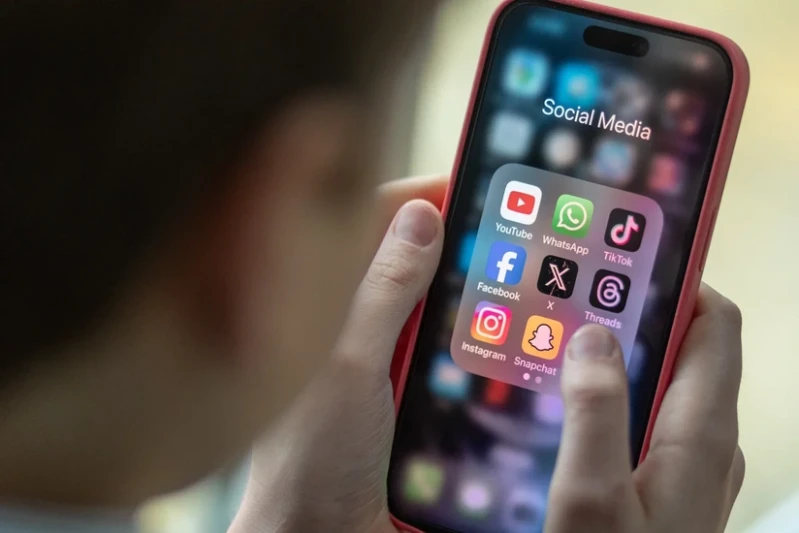 16 yaşdan kiçiklərə sosial şəbəkə qadağan olunmalıdır?