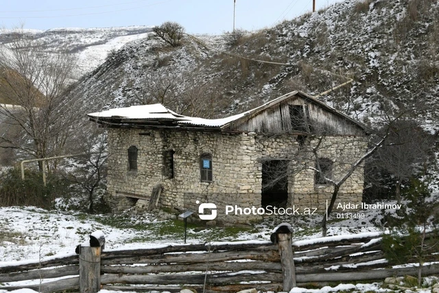 Xızının qədim su dəyirmanı