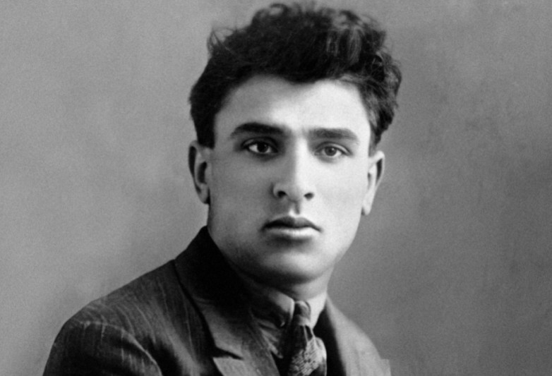 Nakam şair Mikayıl Müşfiqin anım günüdür