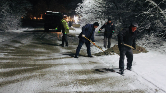 Ağsu dolaylarını buz bağladı