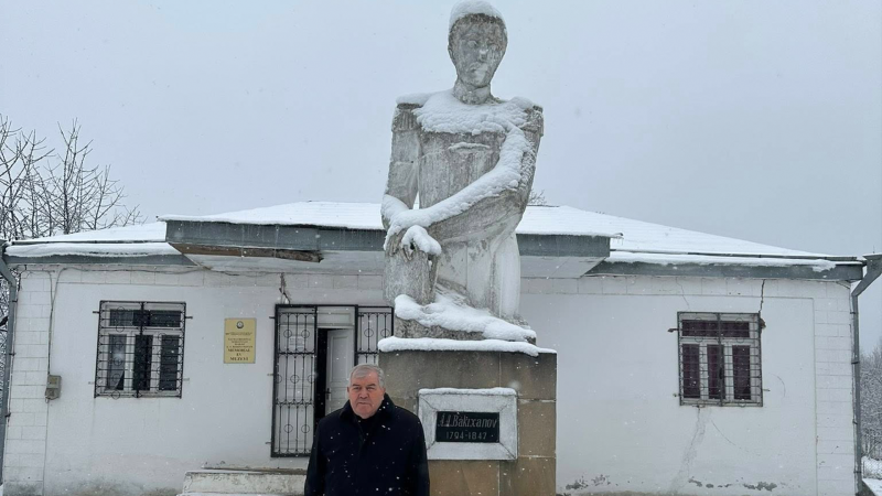 Qubada xan oğlu Bakıxanova yaraşan bir bina tapılmadı? – Şairdən qınaq